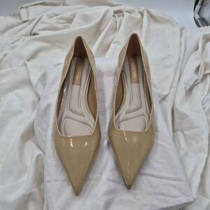 NEW Franco Sarto Prella beige patent pointed-toe pumps low heel Women's size 6